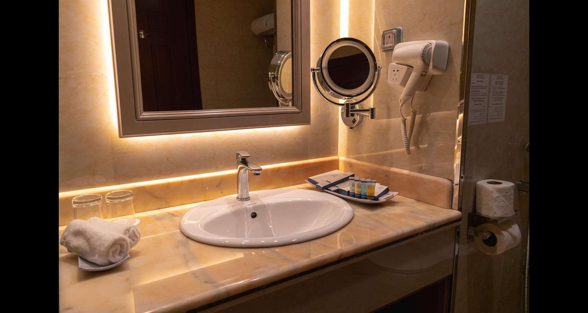 Best Western Plus Jeddah Hotel Madinah Road Exterior photo