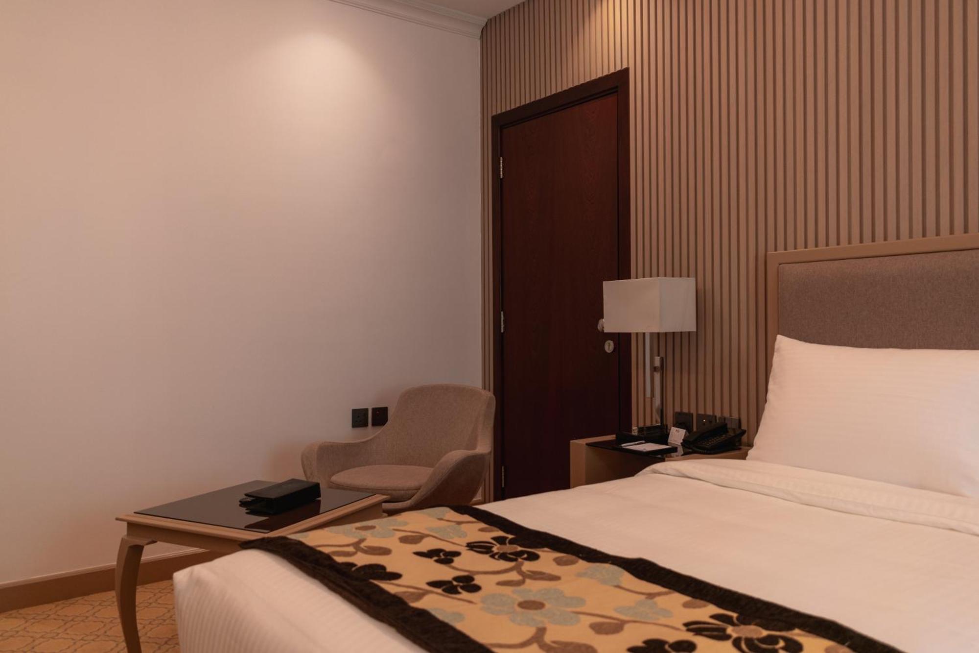 Best Western Plus Jeddah Hotel Madinah Road Exterior photo