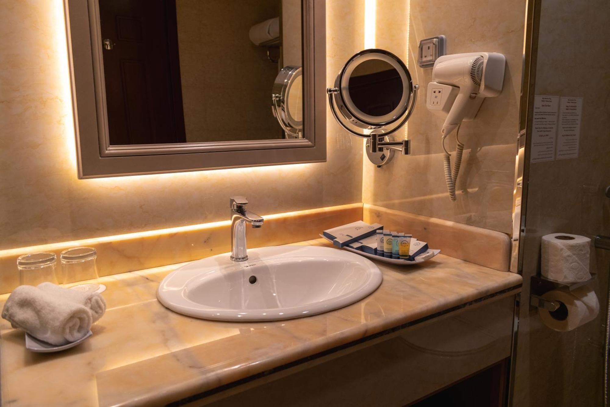 Best Western Plus Jeddah Hotel Madinah Road Exterior photo
