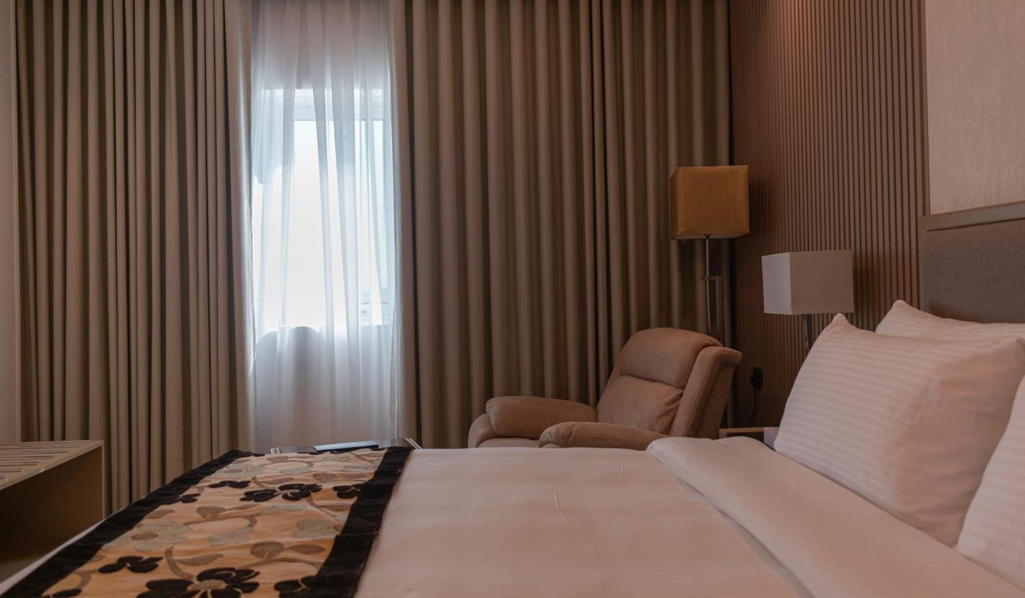 Best Western Plus Jeddah Hotel Madinah Road Exterior photo